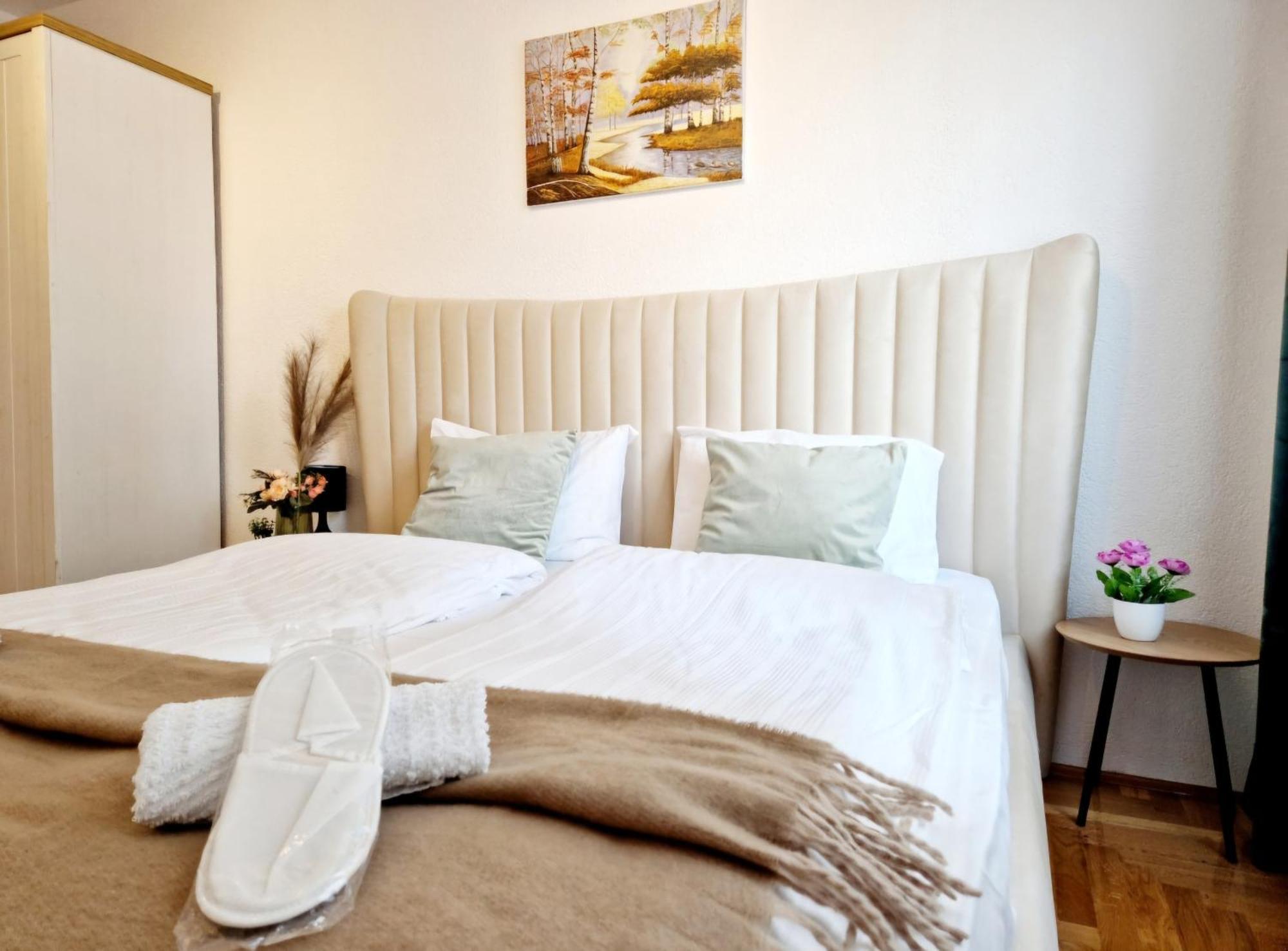Pacifik Lux & Private Garage Apartment